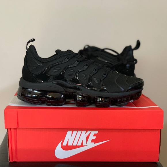 black womens vapormax plus
